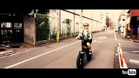 1億よりは安い！　整形男子アレン、38万円の超高級自転車で街中滑走　「もはやチャリに見えん」「ぶっ飛んでで好き」(ねとらぼ)