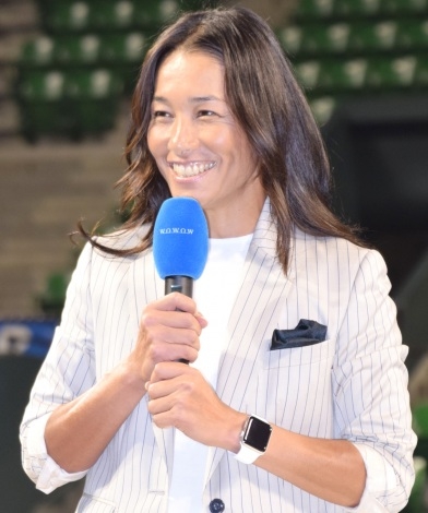 伊達公子さん、52歳誕生日に再婚を報告　「人生100年時代」夫婦岩バックに笑顔の2ショット(オリコン)