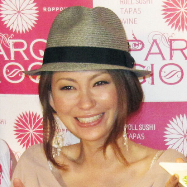 人気モデル・真山景子、９歳長男の顔出しショットに驚愕！「めちゃくちゃイケメン」「美形すぎた！」(スポーツ報知)
