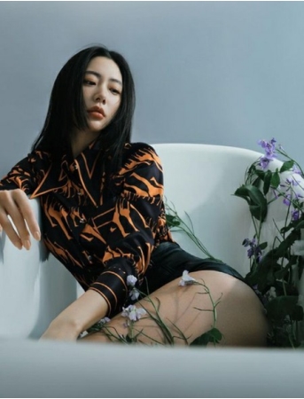 女優クララ、浴槽に横たわった写真公開(WoW!Korea)