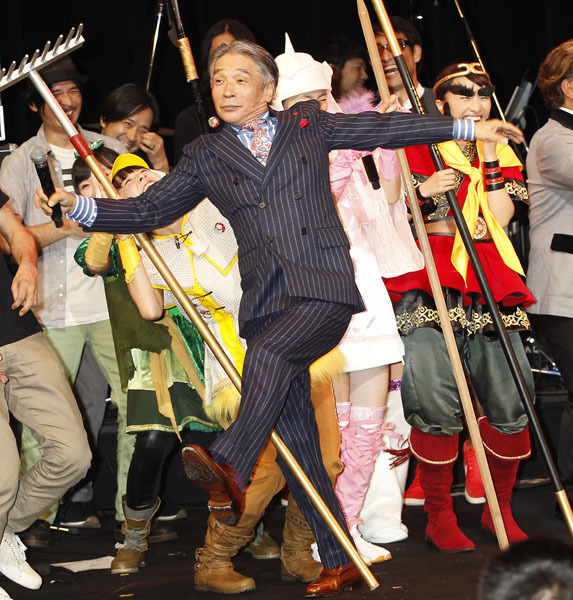 自宅で食事をしていたら窓ガラスに…憎めない堺正章さんの“イタズラっ子”精神【研ナオコの「スッピンでしゃべります」】(日刊ゲンダイDIGITAL)