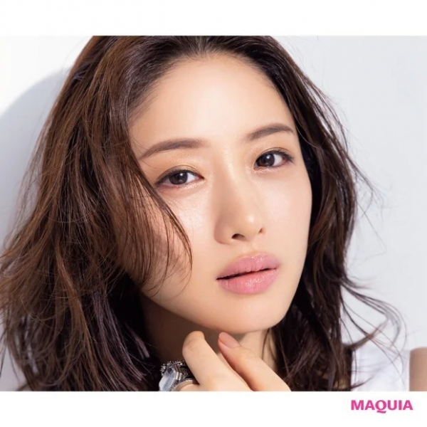 【石原さとみさん】paku☆chanとつくる、可愛さプラスのカーキメイクを徹底解剖(MAQUIA　ONLINE)