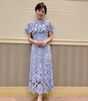 久慈暁子アナ、まさかの「アジサイ・ワンピ」が圧巻…「やばい！！綺麗すぎですよ！！」の声続々…！(現代ビジネス)