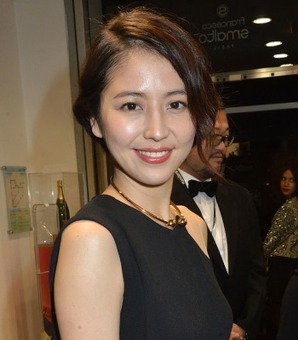 長澤まさみさん、まさかの「イケメンすぎる姿」に「イケメンすぎワロタ」「かっこよさと美しさ」「かわええ…」の大反響(現代ビジネス)