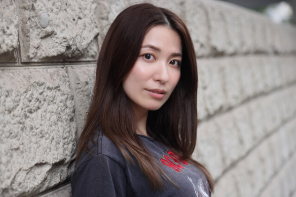 35歳の人気グラドル・戸田れいが語る9年ぶりのグラビア撮影 『下着ポロリしちゃいました（笑）』(週プレNEWS)