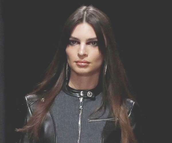 ブラピの新恋人エミリー・ラタコウスキーは神ボディーの超人気モデル(日刊ゲンダイDIGITAL)