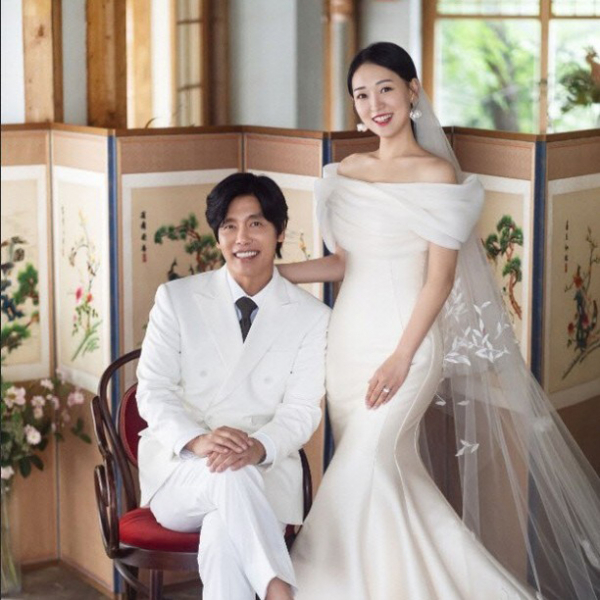 51歳チェ・ソングク、24歳年下花嫁とのウエディング写真公開(朝鮮日報日本語版)
