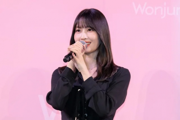 TWICE モモが『ウォンジョンヨ』発表会に出席！気になるモモの美容事情や、ミナ&サナとの最新エピソードは？(MORE)