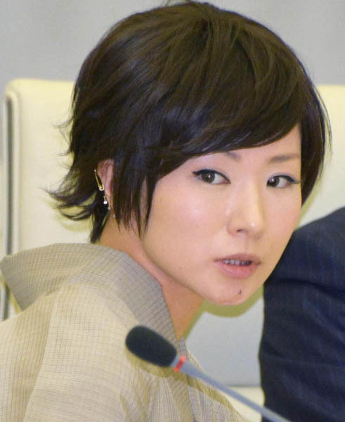 椎名林檎「ヘルプマーク酷似グッズ」炎上も沈黙…カリスマがスタイルを貫くことの難しさ(日刊ゲンダイDIGITAL)