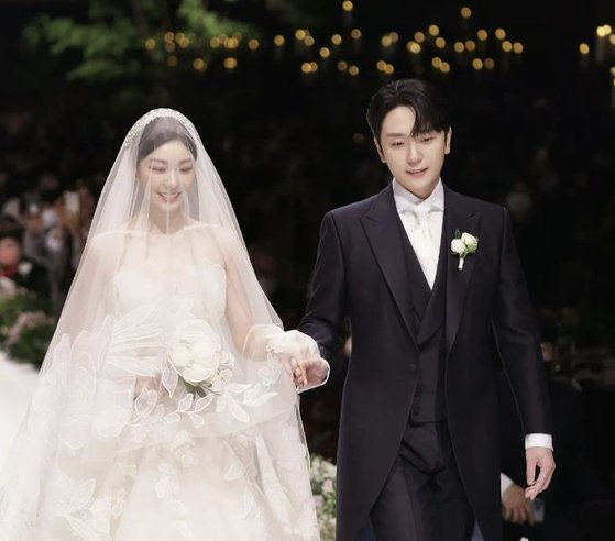 「良い家庭を築いていきます」…キム・ヨナさんが直接結婚式の写真を公開、ファン驚き(中央日報日本語版)