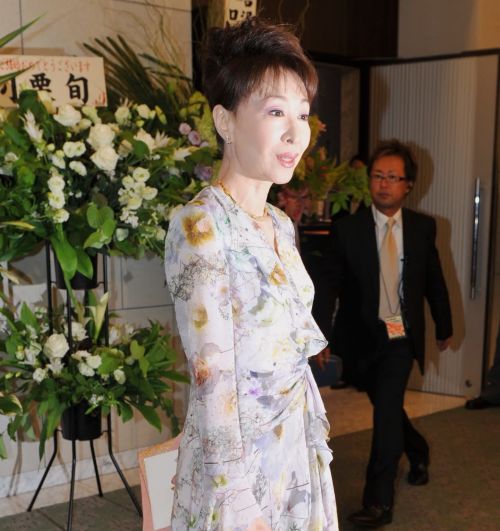 三田佳子「かわいそう」から始まった息子に振り回された女優人生(FRIDAY)