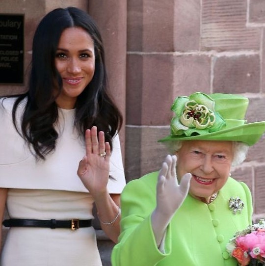 二人での公務を振り返り…メーガン妃が明かすエリザベス女王への感謝(コスモポリタン)