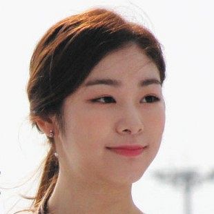 キム・ヨナさん「多くの人々の祝福の中で」5歳下の声楽家とのウェディングショットを連続で公開(中日スポーツ)