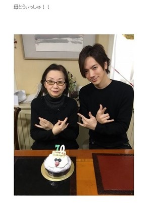 「手が微妙に違うけどいいか！」　DAIGO、母の70歳の誕生日に2人でウィッシュ！（ねとらぼ）