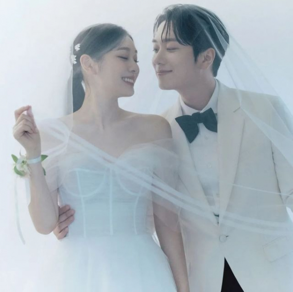 “元フィギュア女王”キム・ヨナ＆コ・ウリムの結婚式の全貌は？ ドレス＆ジュエリーを徹底解説(ELLE DIGITAL)