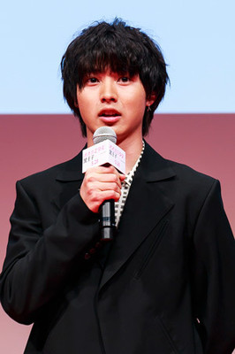 山崎賢人、門脇麦に襲われて......!?　 濃厚キス連発の新ドラマ「トドメの接吻」（トレンドニュース（GYAO））