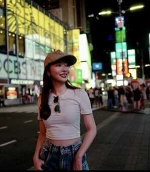 指原莉乃、“ピッタリ白Tシャツ”にファン歓喜！「めちゃスタイルいいですね」の声続々！(現代ビジネス)