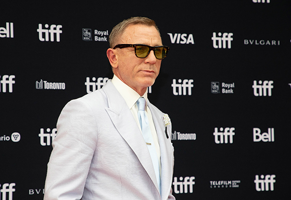 ダニエル・クレイグ、CMで見せた「ラップでノリノリダンス」にニヤニヤが止まらない！(webマガジン mi-mollet)