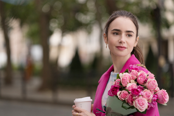 「エミリー、パリへ行く」がNetflixのコメディシリーズで1番人気に(映画.com)