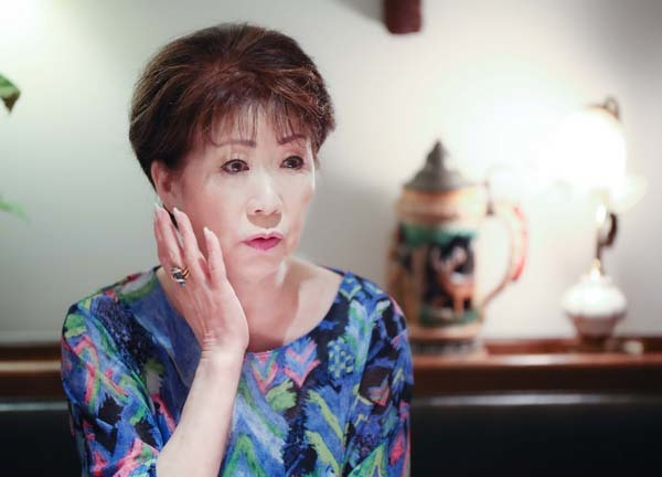 仁支川峰子さんは仕事にゲームにSNSに多忙の日々「再婚？ まったくありません！」【あの人は今】(日刊ゲンダイDIGITAL)