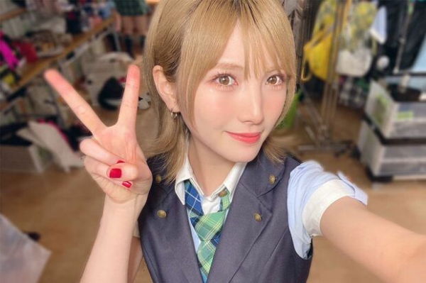 AKB48岡田奈々の熱愛報道でグッズを粉々にするファンも！「AKB史上、最悪なスキャンダル」の理由(週刊女性PRIME)