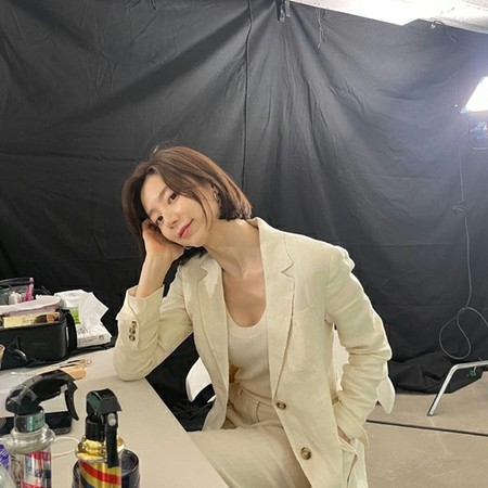 “ヨン様の妻”パク・スジン、復帰間近？スタジオで“童顔美貌”を誇る(WoW!Korea)