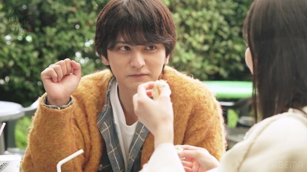 久保田悠来、貴島明日香に不意打ちキス！　親密な“夫”のスキンシップに“妻”は……？『私たち結婚しました 4』4話(リアルサウンド)