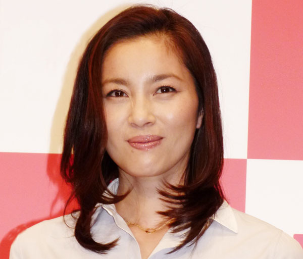 デビュー30周年の瀬戸朝香に「工藤静香化」の懸念 出過ぎるジャニーズ妻は嫌われる？(日刊ゲンダイDIGITAL)