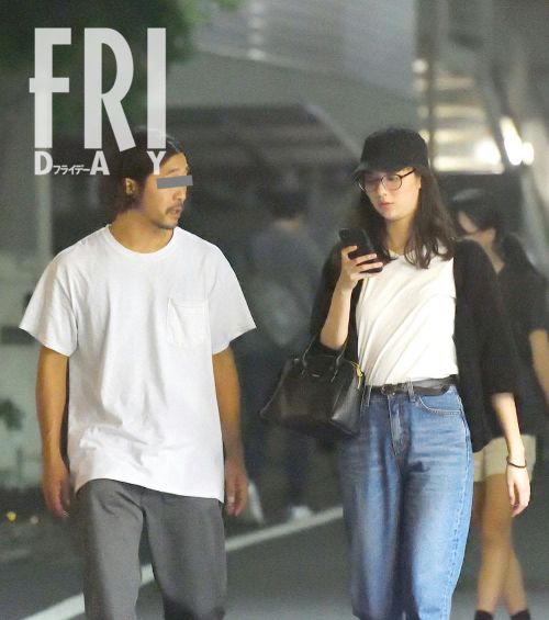 新川優愛、佐々木希、蒼井優…オメデタ女優「夫と幸せデート」写真(FRIDAY)