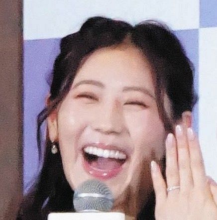 ”話題の新妻”そろい踏み…西野未姫が峯岸みなみとの人妻２ショット公開(中日スポーツ)