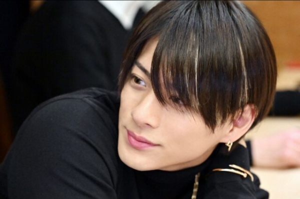 「クロサギ」“黒崎”平野紫耀の“金持ちなホスト風”の扮装に反響　「色気があふれていた」「神さまは平野紫耀に何物与えるの」(エンタメOVO)