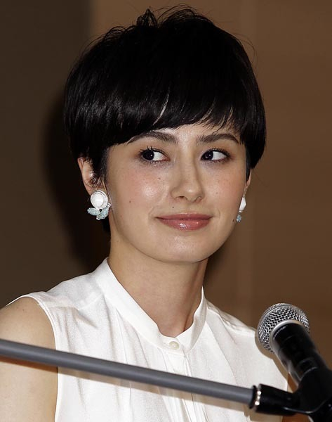 ホラン千秋が勝ち組キャスター筆頭へ一直線！ 醜聞ゼロの“おやじキラー”は推定年収4億円(日刊ゲンダイDIGITAL)