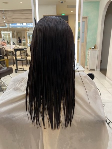 ロングヘアから思い切ってイメチェン！広がりを抑えたミディアムヘア(Marisol)