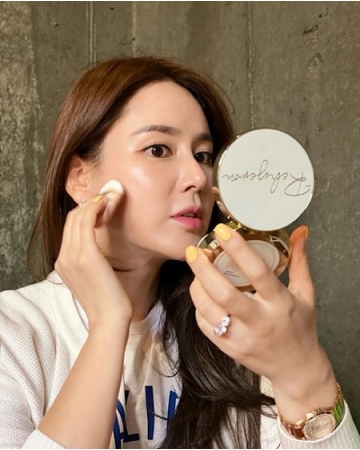 女優イ・ヘウォン、ミスコリア出身らしい童顔女神...「もっと熱心に、最善を尽くす」(WoW!Korea)