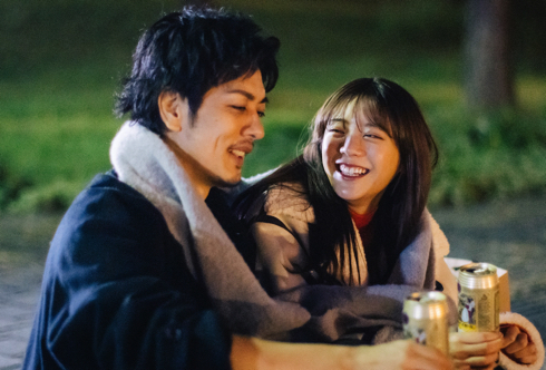 貴島明日香、15歳差の夫・久保田悠来と20秒濃厚キス　とろんとした表情に三浦翔平も「ドラマでは撮れない恋の顔」(ねとらぼ)