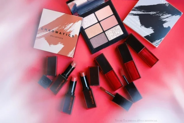 【シュウ ウエムラ】2023年春新作コレクションを人気美容家が全色レビュー！(MORE)