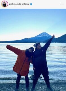 西野未姫、５４歳の夫・山本圭壱と富士山バックに２ショット　「お似合いのご夫婦」(スポーツ報知)