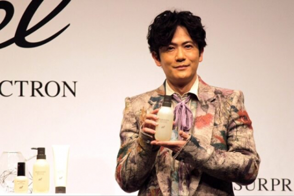 稲垣吾郎「髪形は自分のセンス、自己表現」　「冬場は頭皮の乾燥具合もチェックします」(エンタメOVO)