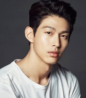 「妻に接近、家庭破綻」不倫主張に…元ＵＮの俳優チェ・ジョンウォン「法的措置で対応」(中央日報日本語版)