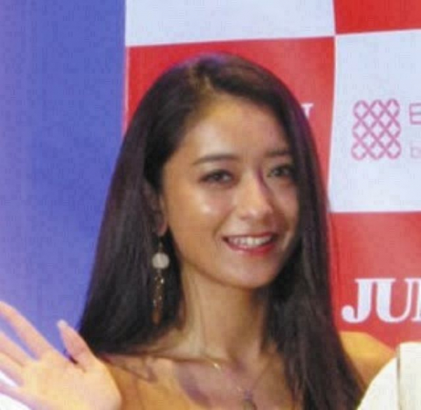 みちょぱ”ミニスカ＆ルーズ”風『ギャル感』たっぷりのゴルフウエアにフォロワー歓声「結婚してもギャルだねえ」(中日スポーツ)