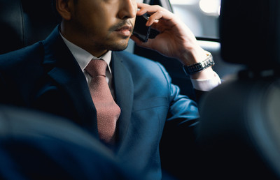 山田孝之が自分をオークションに出品!? 実はマルチすぎる活動をしていた！（dmenu映画）