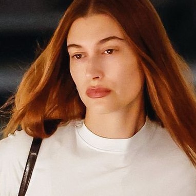 脳卒中で緊急搬送され…「人生で最も怖い経験だった」ヘイリー・ビーバーが心境を告白(コスモポリタン)