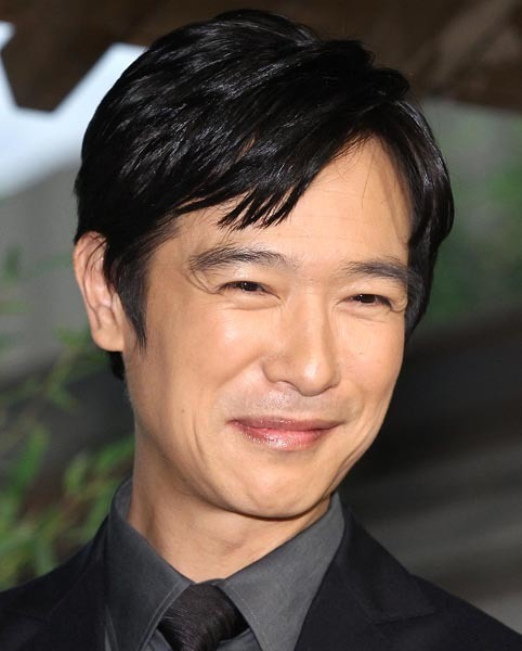 堺雅人“独立”の背景に家庭の事情…妻・菅野美穂の思い受け「お受験パパ」へ一直線(日刊ゲンダイDIGITAL)