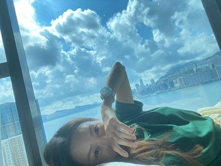 女優キム・ジョンウン、香港ホテルで「自主隔離」のようすを報告 「日光浴中」(WoW!Korea)