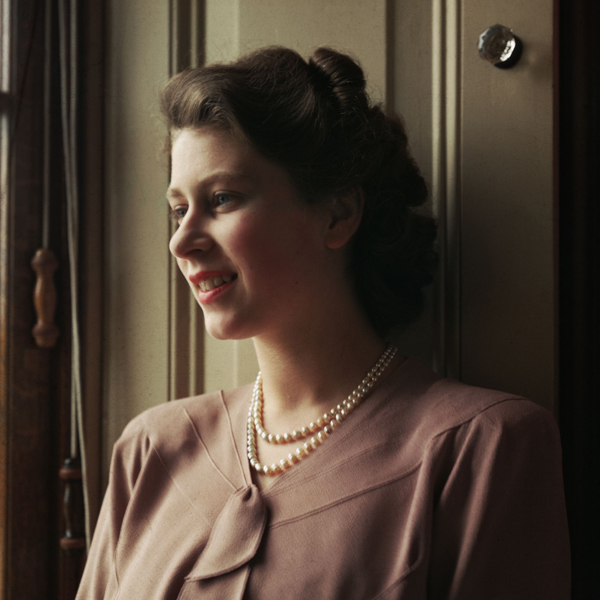 エリザベス女王、ダイアナ元妃…あのロイヤルの20歳のころを徹底比較！(婦人画報)