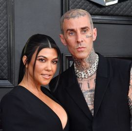 トラヴィス・バーカー、妻コートニー・カーダシアンの「目」を模した新タトゥーを披露(Harper’s BAZAAR(ハーパーズ バザー))