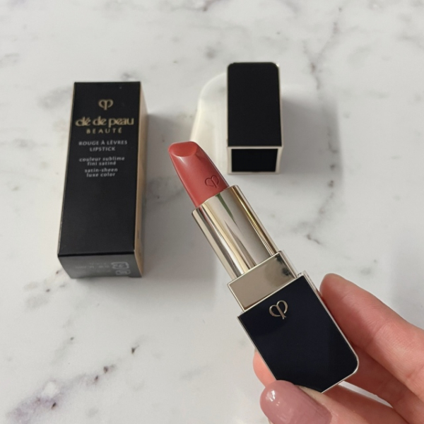 【40代 ブルベ夏タイプ】塗ると思わず口角が上がる！365日品格リップ(Marisol)