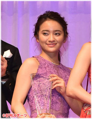 岡田結実、ジュエリー似合う著名人10代部門で受賞（日刊スポーツ）