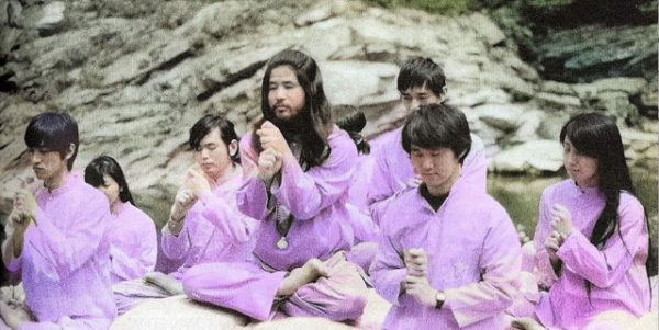 アメリカ人記者が見たオウム真理教、伝説のレンタルビデオ店……サンダンス映画祭で鑑賞した注目5作(映画.com)