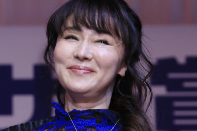 新婚ホヤホヤ浅野ゆう子 祝福の声に「大切な宝物増えた」（日刊ゲンダイDIGITAL）